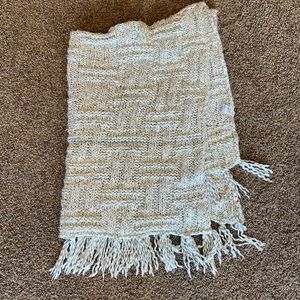 URBAN OUTFITTERS HOME KNITTED THROW BLANKET IN B&W